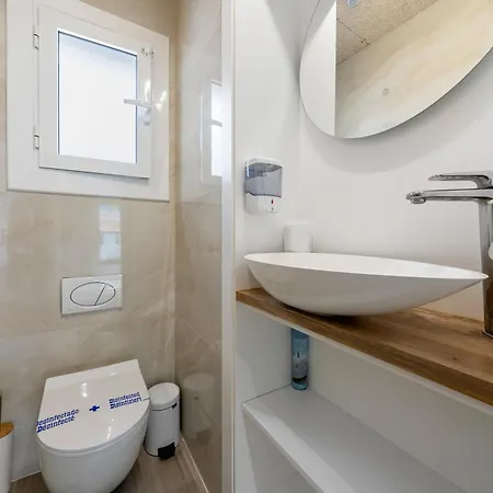 Duplex Center- *